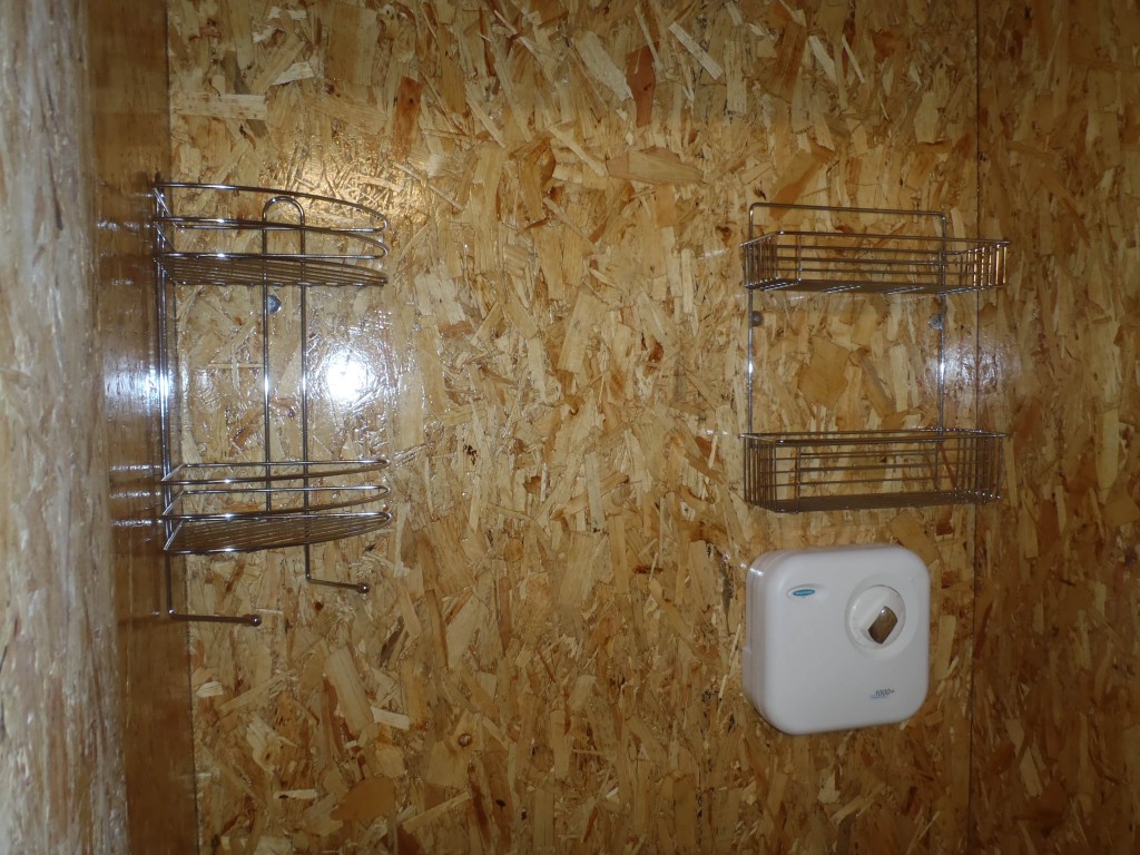 Shower cubicle - Internal fittings