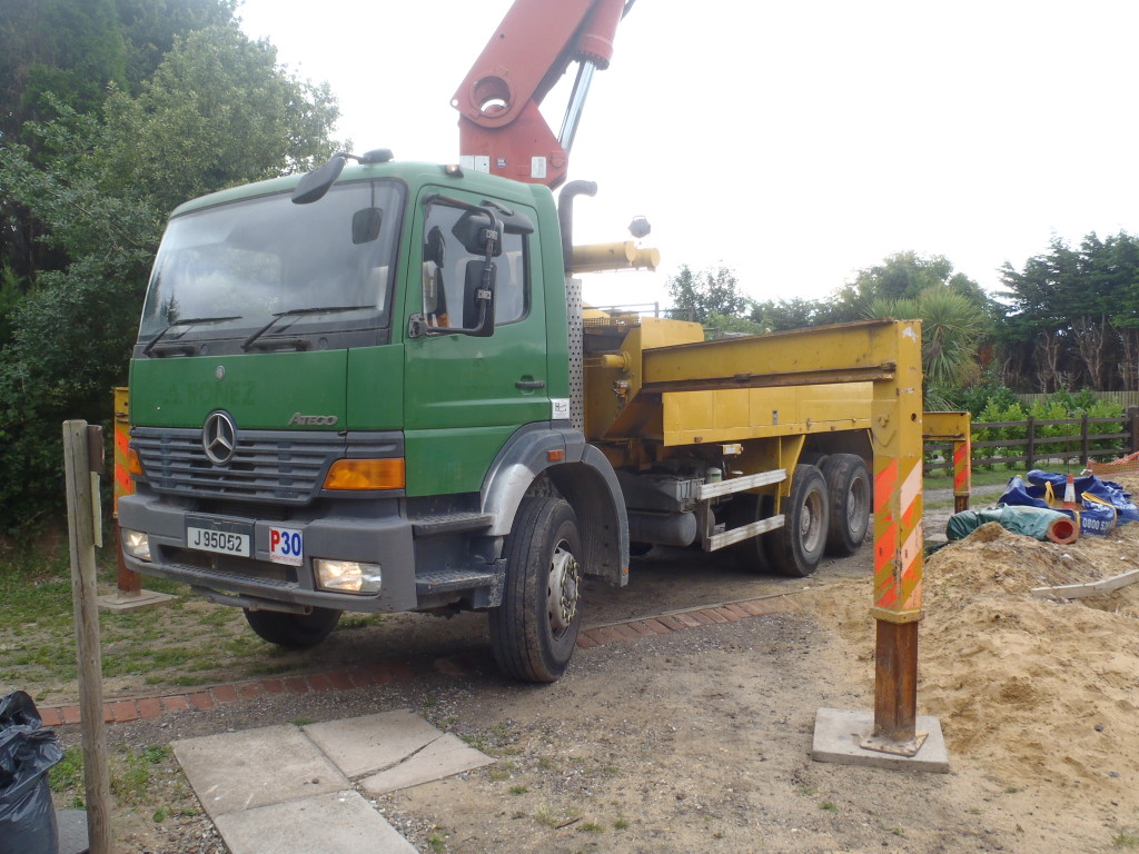 Pump-Lorry-with-Legs-Extended