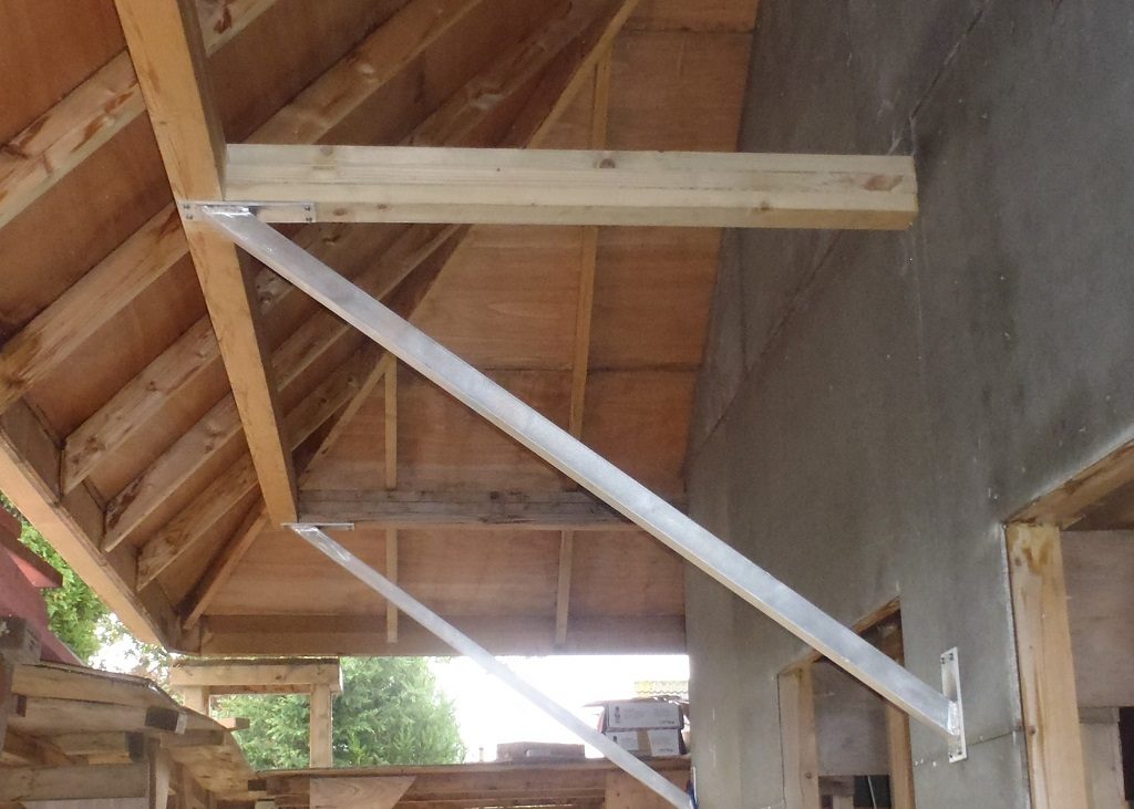 Middle-porch-support-installed