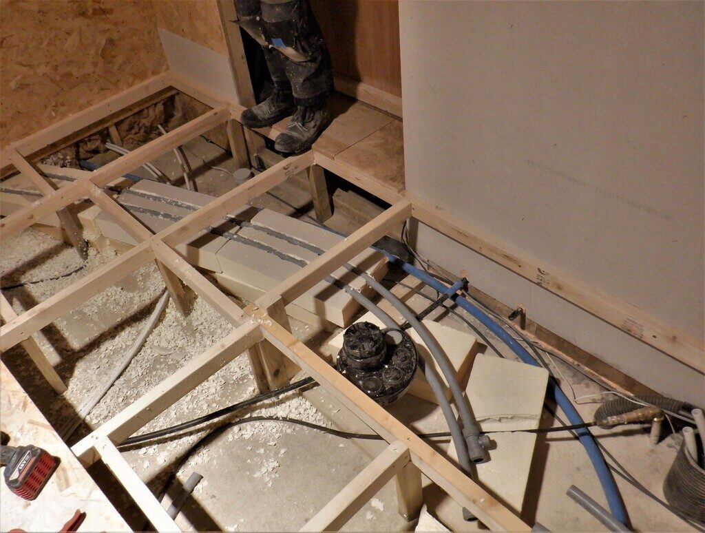 Start-of-Heating-pipe-crossing-the-room