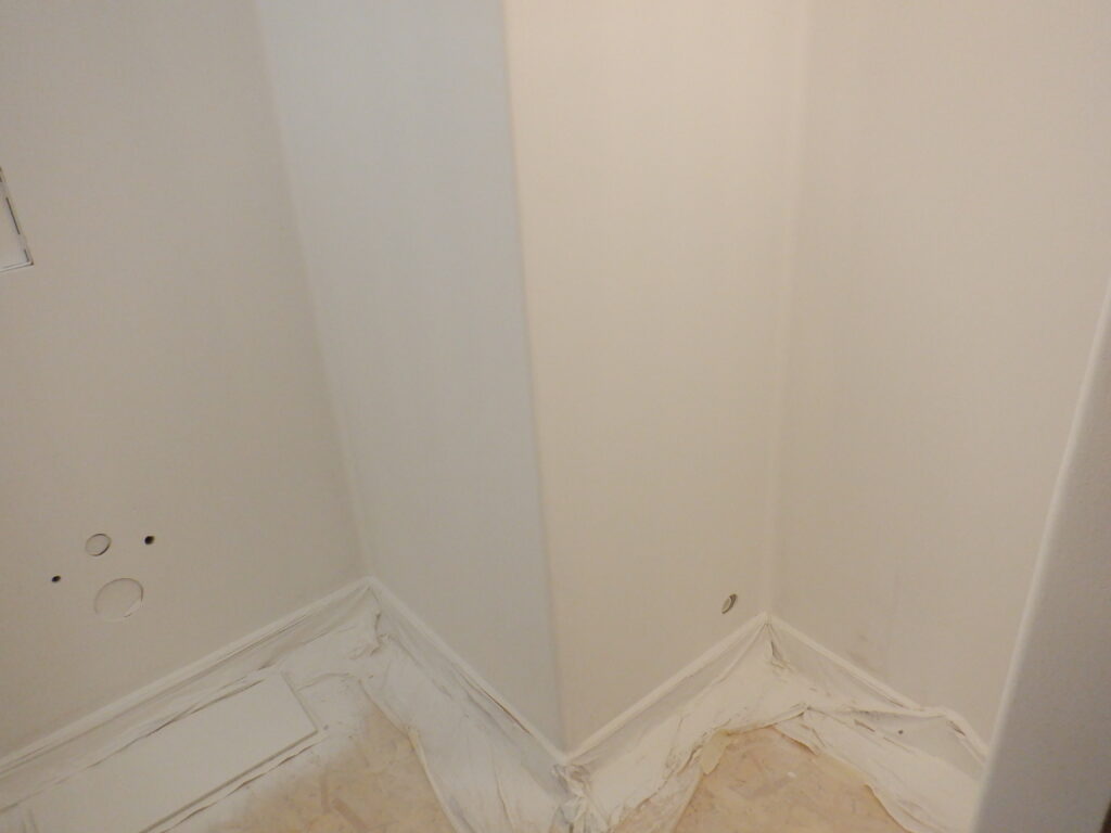 Cloakroom first coat of paint (2)