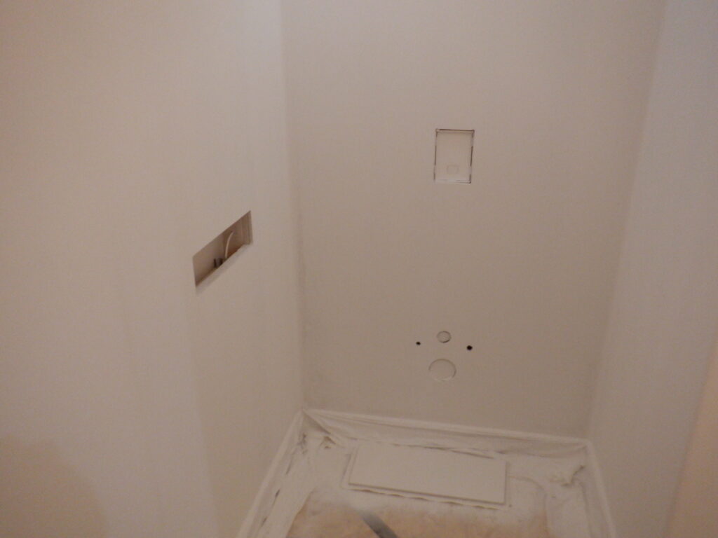 Cloakroom first coat of paint (3)