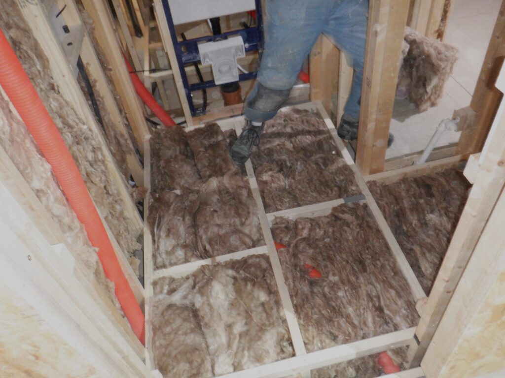 Cloakroom floor insulated