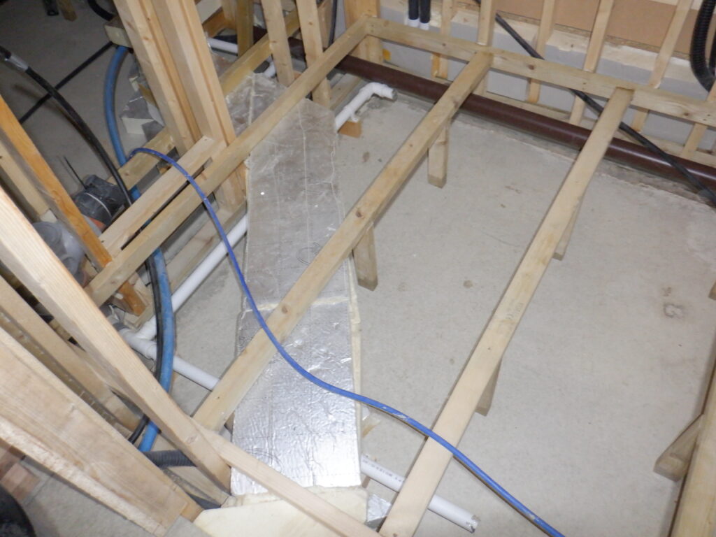 Floor supports in Ensuite 1 (1)