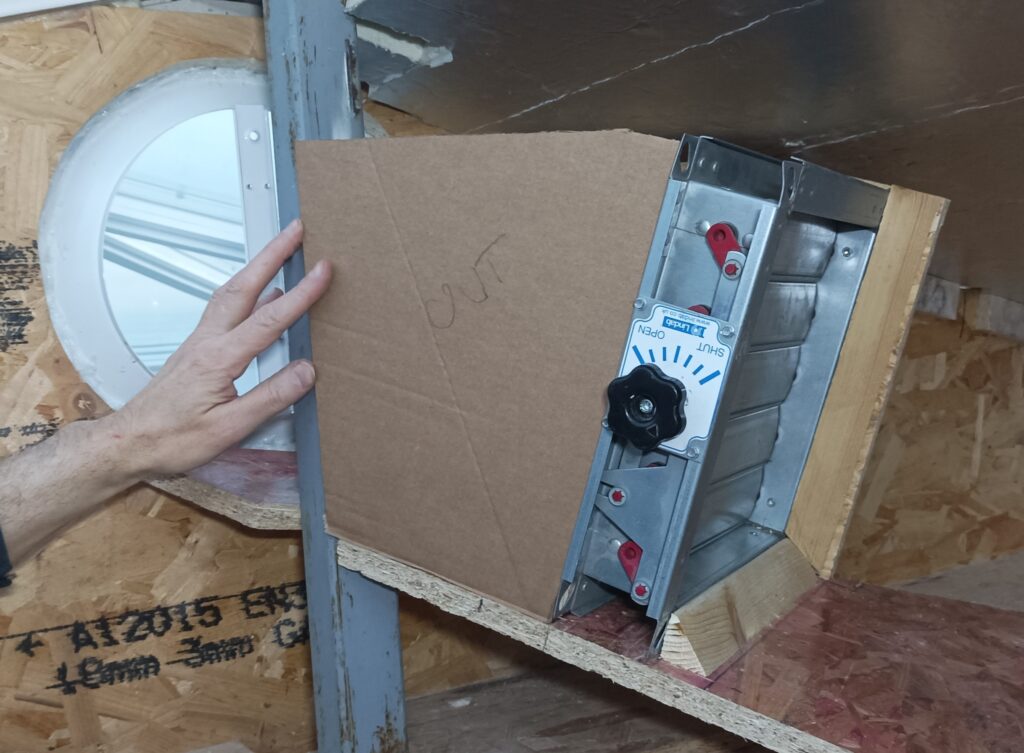 Templ;ate for side of duct