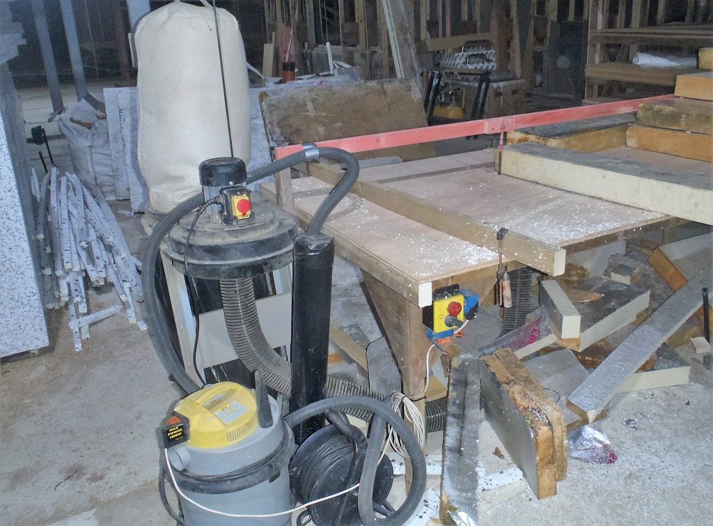 Insulation-Saw-table-and-extraction
