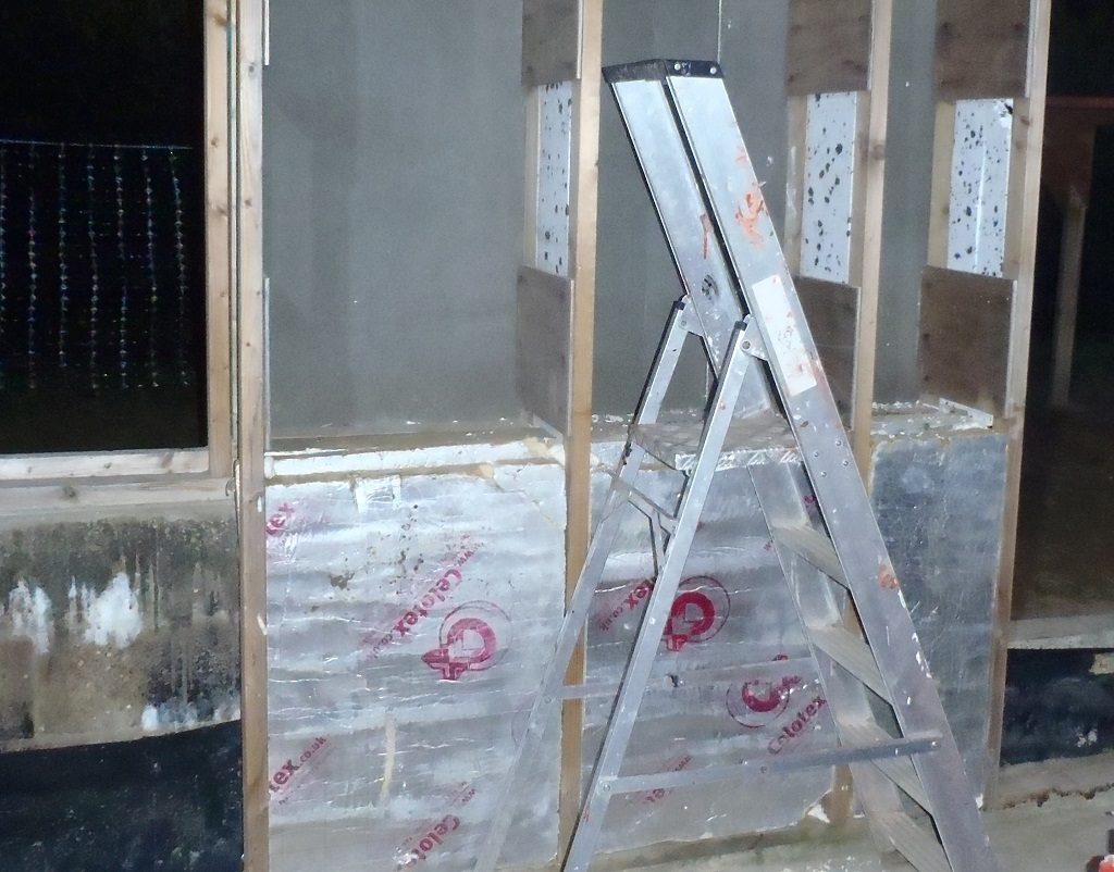 Insulation-at-base-of-wall