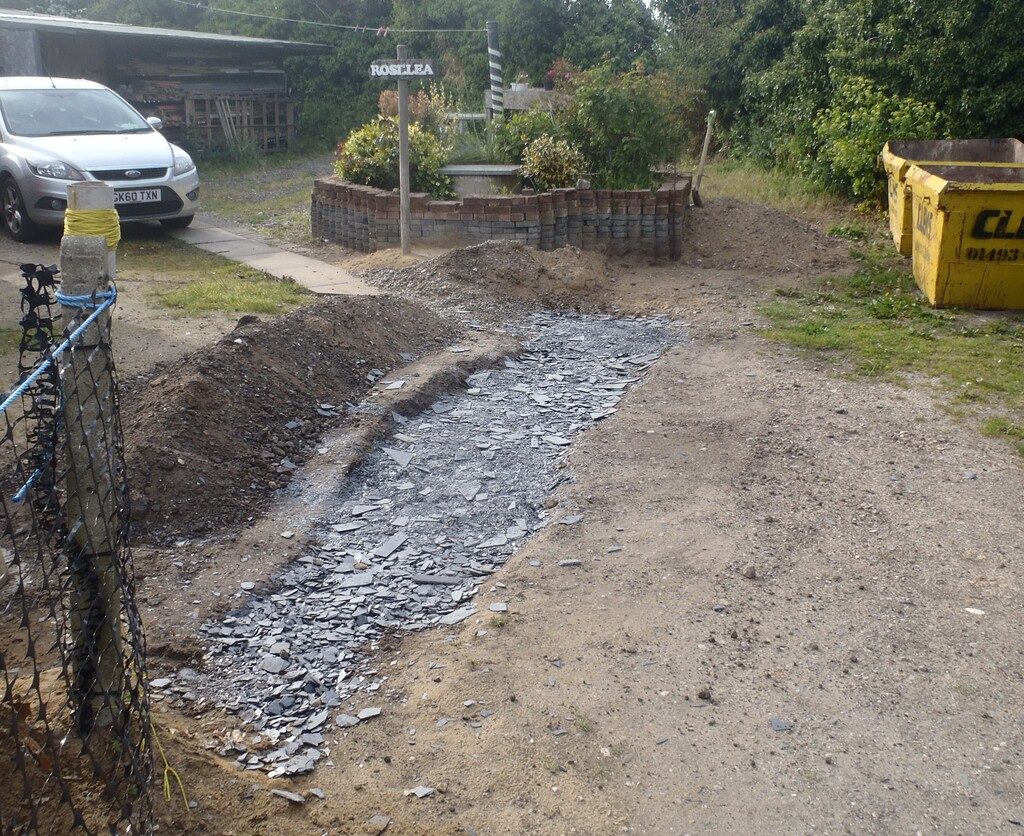 Driveway-Berm-All-the-scrap-slates-smashed-up-in-the-trench