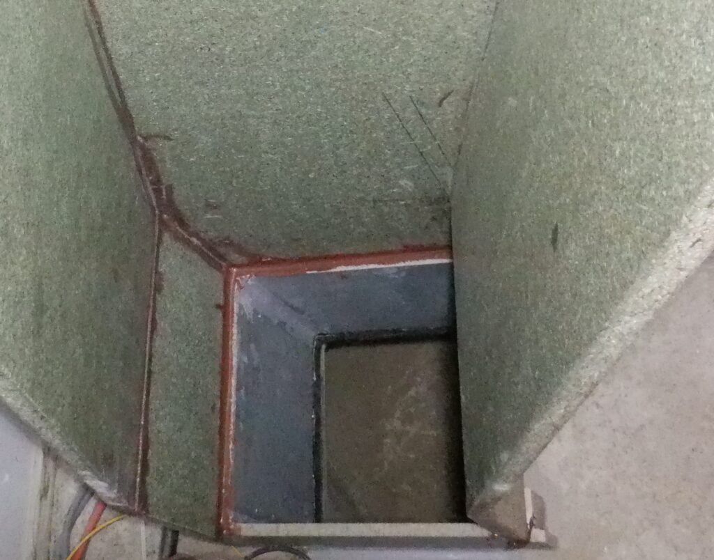 Duct connected to underground Earth Tubes